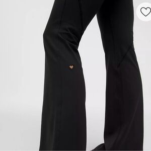 🚫SOLD🚫 Lululemon Heart Vday 2026 Black Groove Highwaisted Flared Pants Size 6